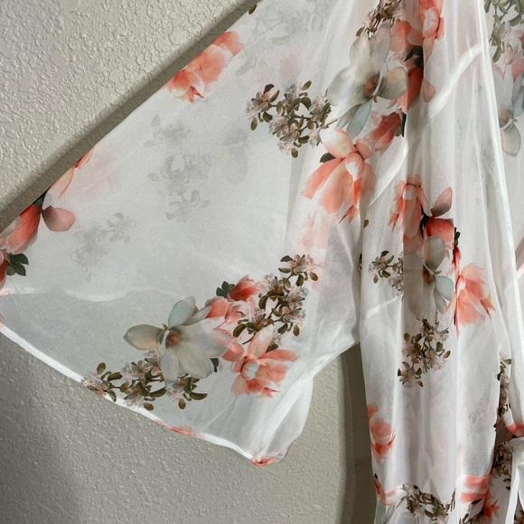 City Chic NWT Lotus Lust Maxi Wrap Dress Floral White XL/22 - Picture 4 of 8